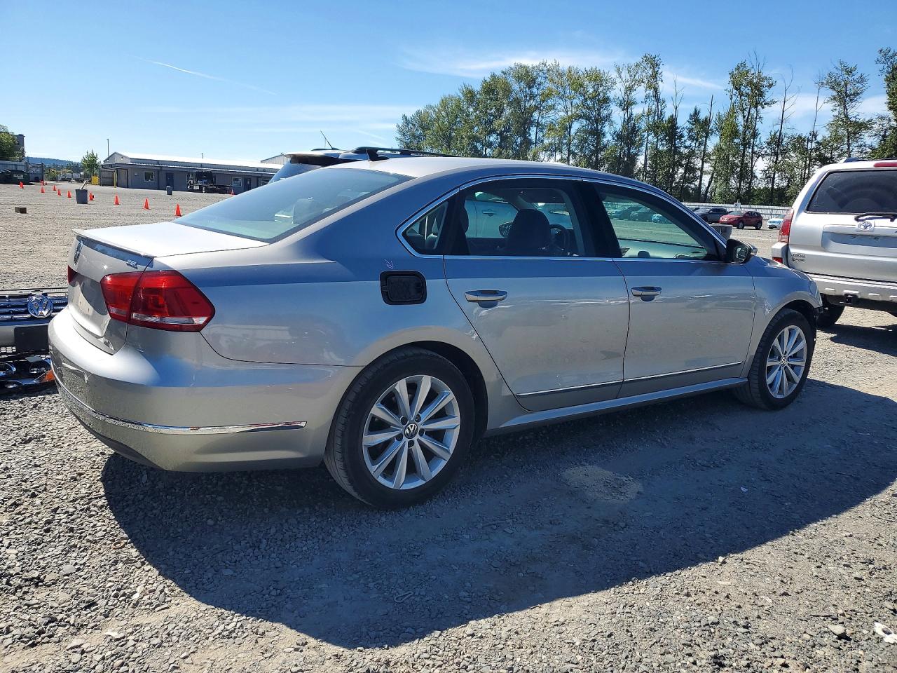 2012 VOLKSWAGEN PASSAT