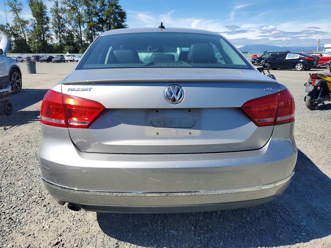 2012 VOLKSWAGEN PASSAT