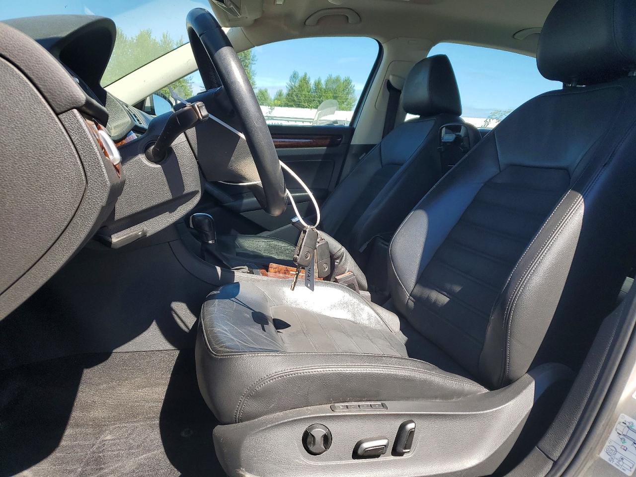 2012 VOLKSWAGEN PASSAT