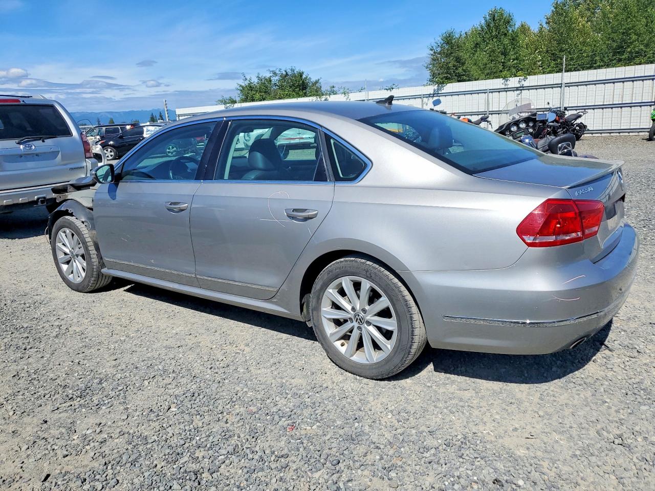 2012 VOLKSWAGEN PASSAT