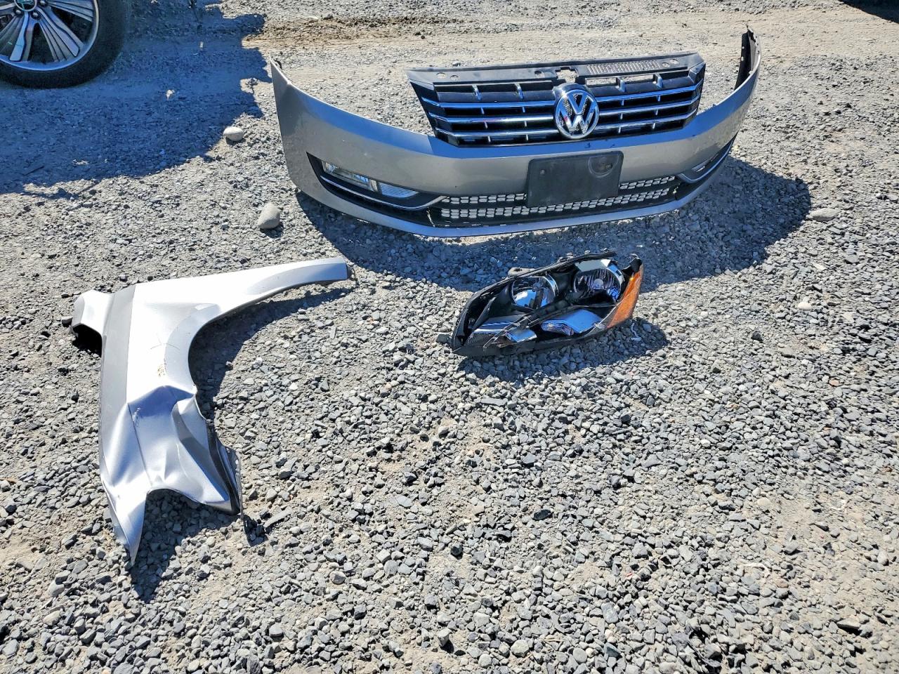 2012 VOLKSWAGEN PASSAT