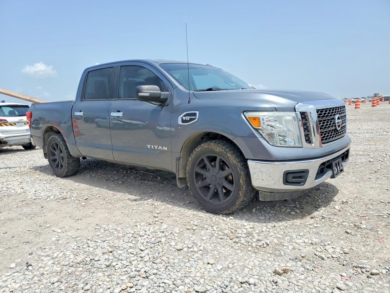2017 NISSAN TITAN