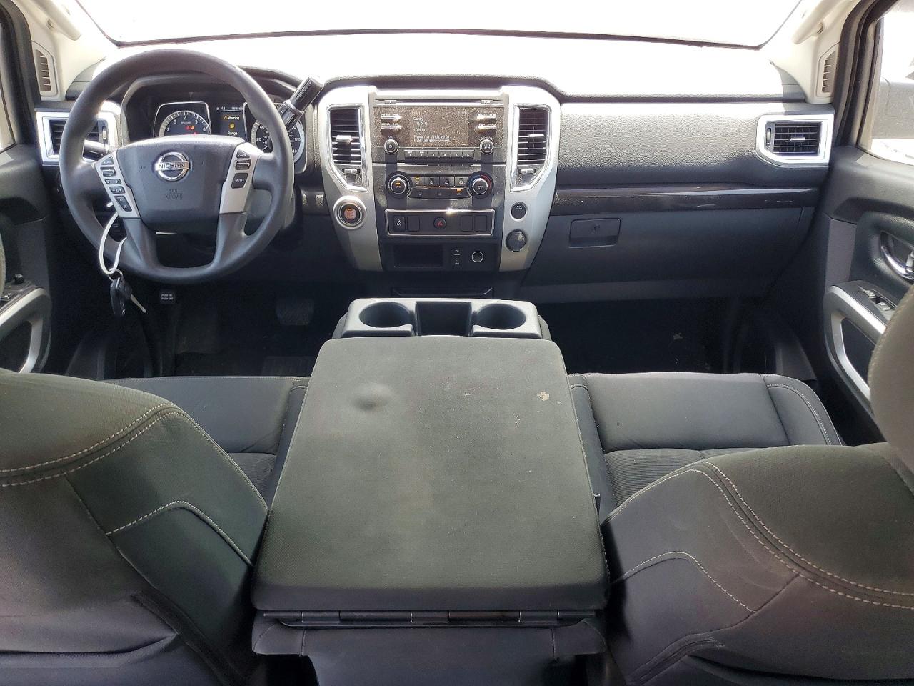 2017 NISSAN TITAN