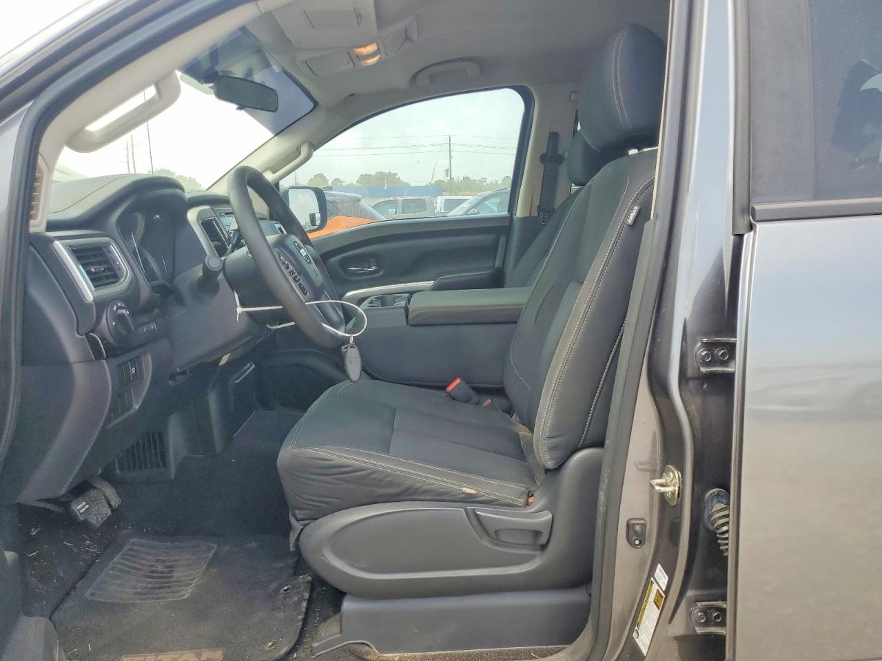 2017 NISSAN TITAN