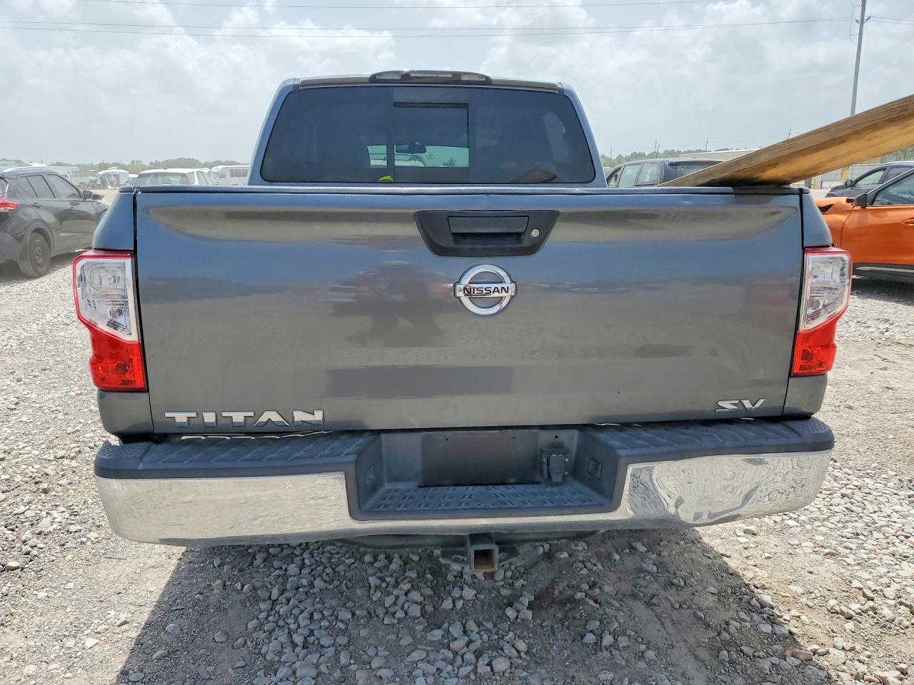 2017 NISSAN TITAN