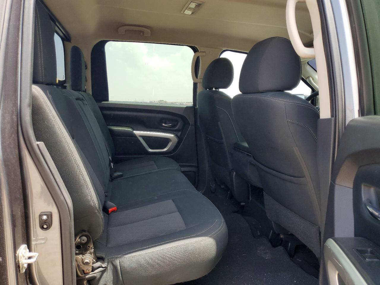 2017 NISSAN TITAN