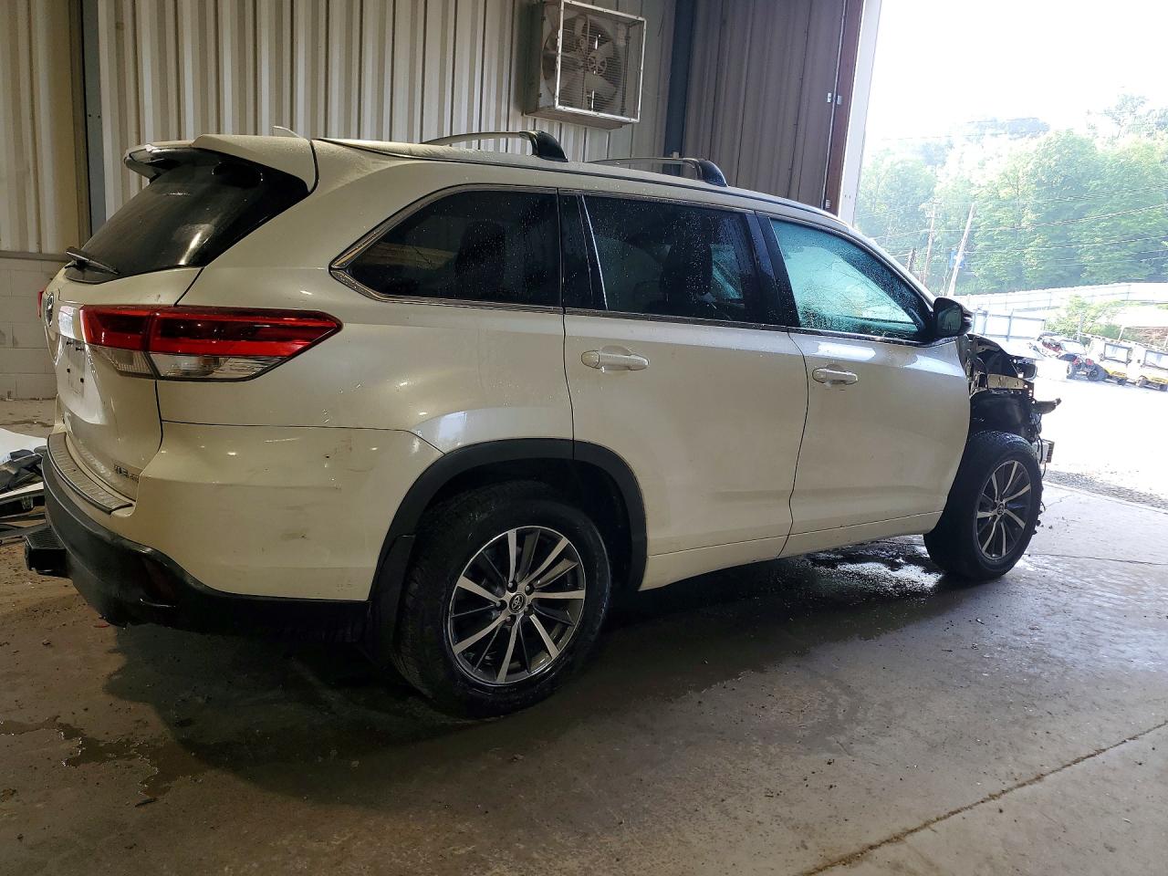 2017 TOYOTA HIGHLANDER