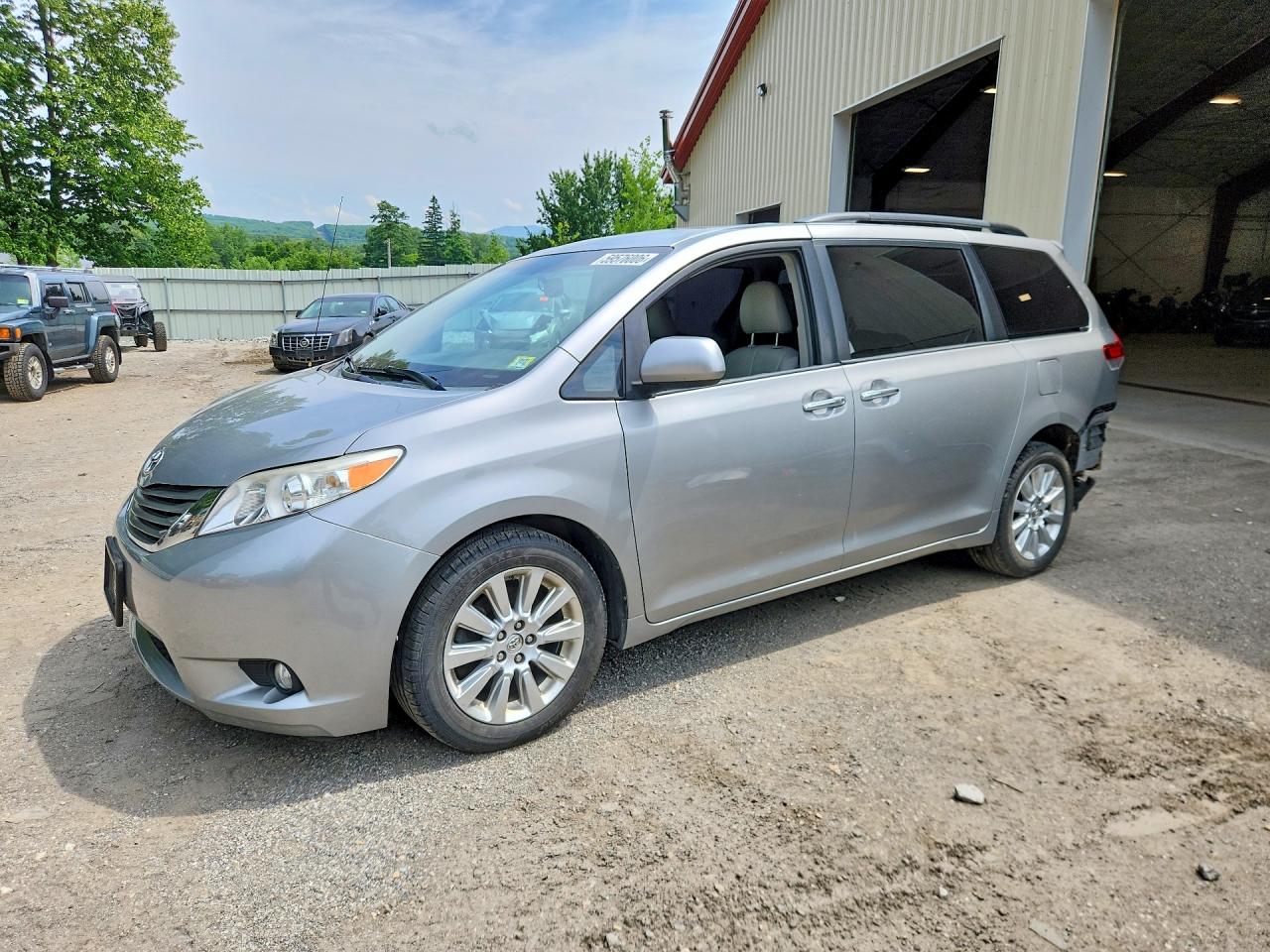 2014 TOYOTA SIENNA