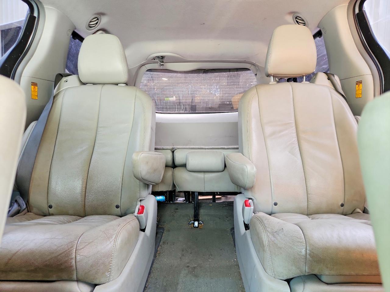 2014 TOYOTA SIENNA