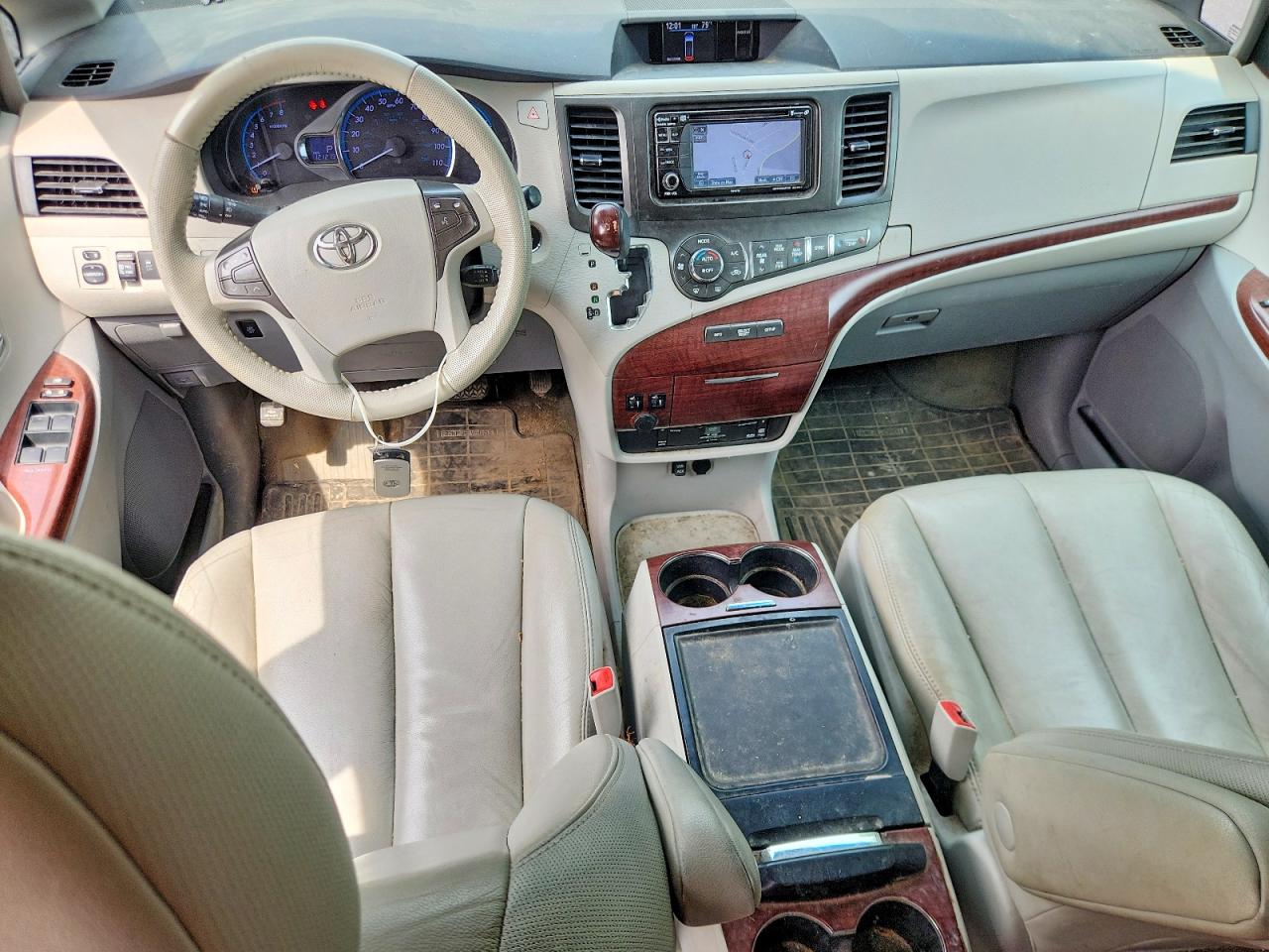 2014 TOYOTA SIENNA