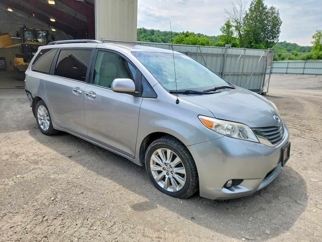 2014 TOYOTA SIENNA