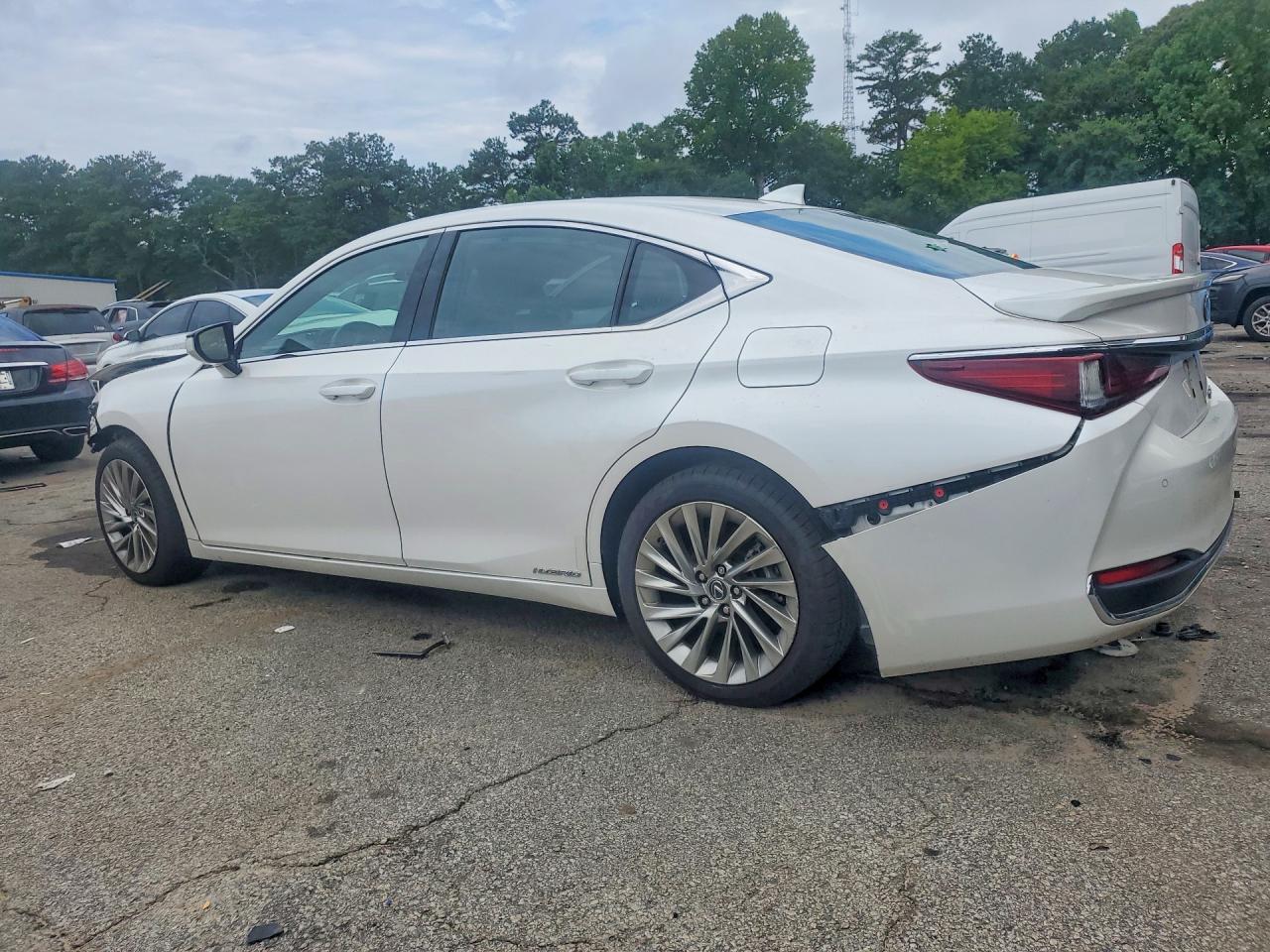 2021 LEXUS ES300