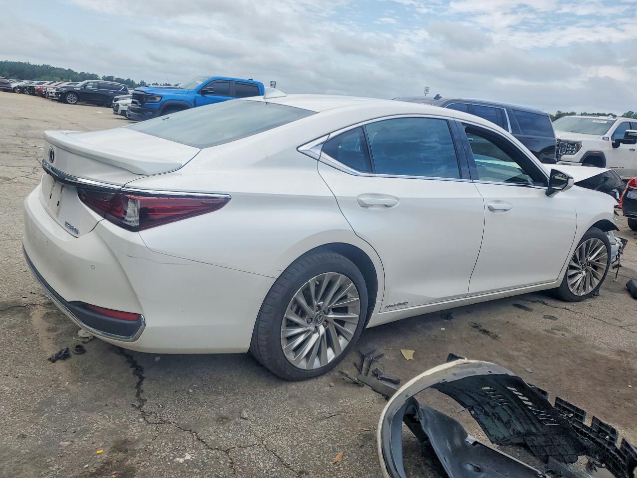 2021 LEXUS ES300