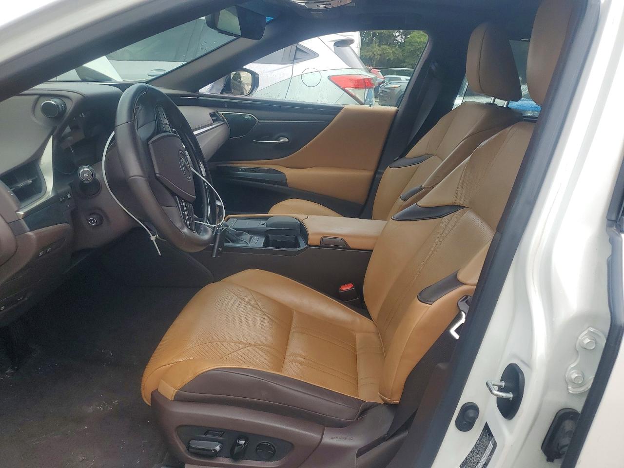2021 LEXUS ES300