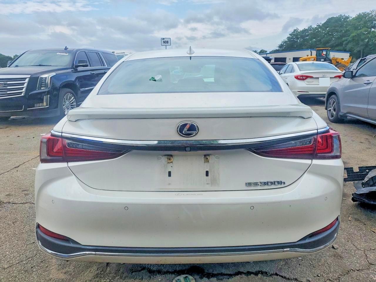 2021 LEXUS ES300