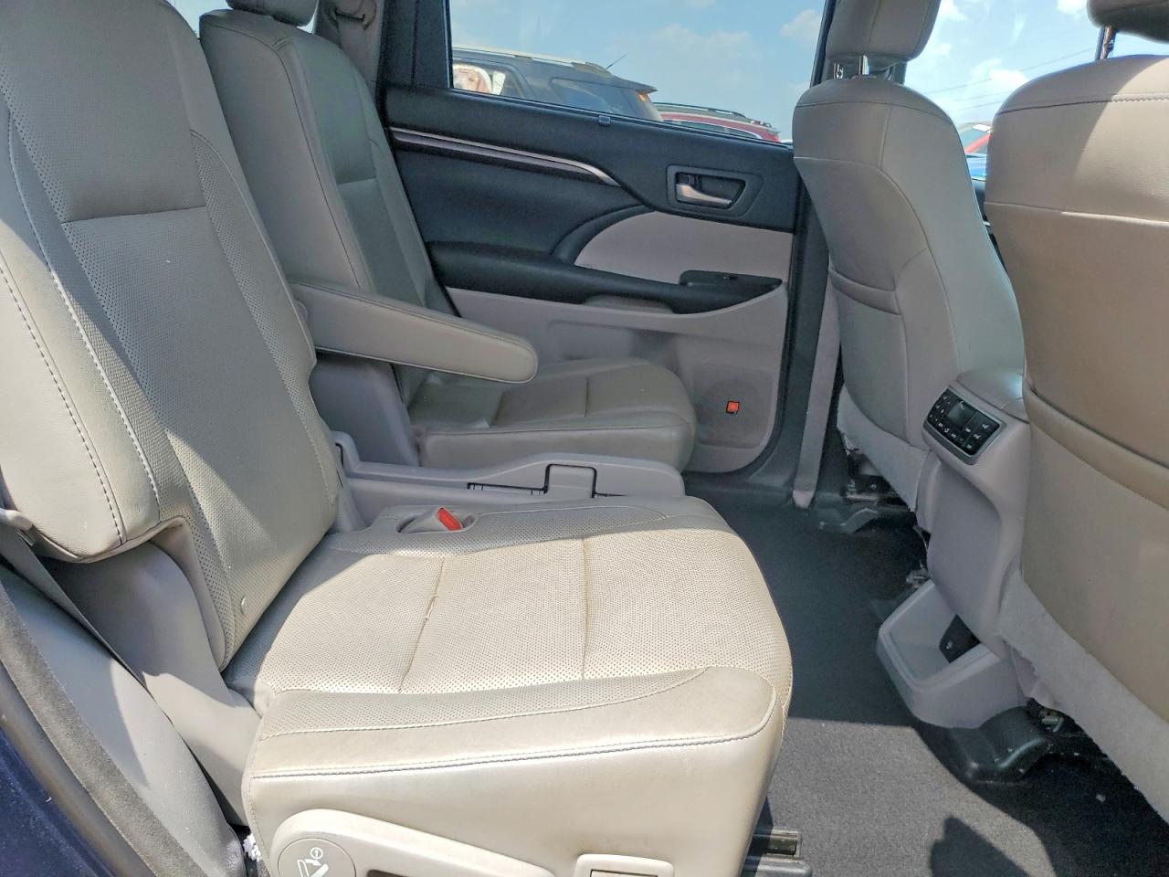 2015 TOYOTA HIGHLANDER