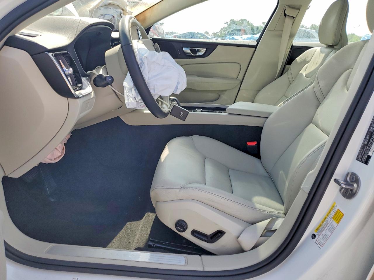 2025 VOLVO S60