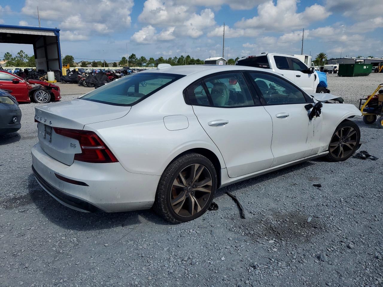 2025 VOLVO S60