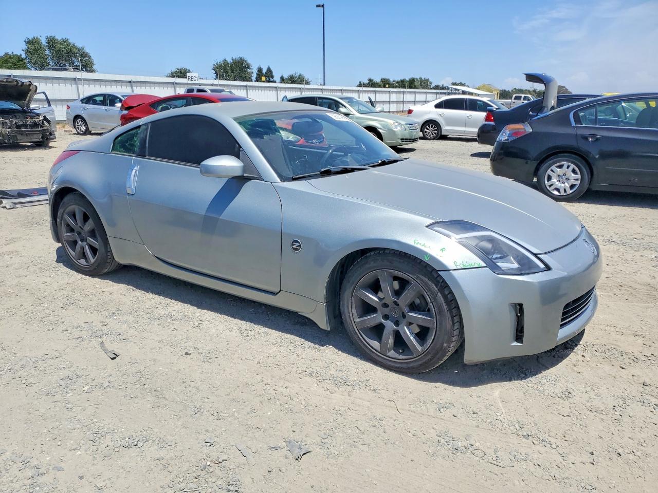 2004 NISSAN 350Z