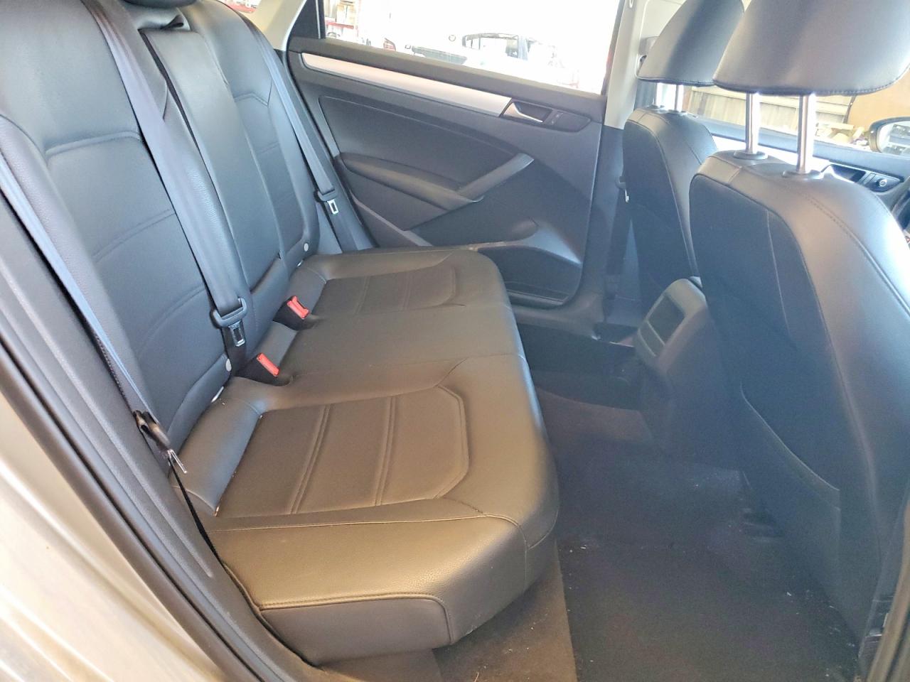 2012 VOLKSWAGEN PASSAT