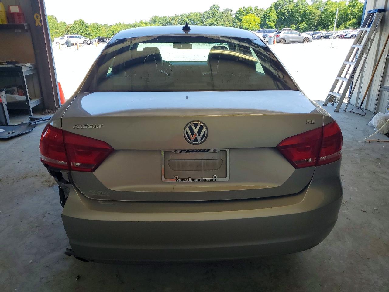 2012 VOLKSWAGEN PASSAT