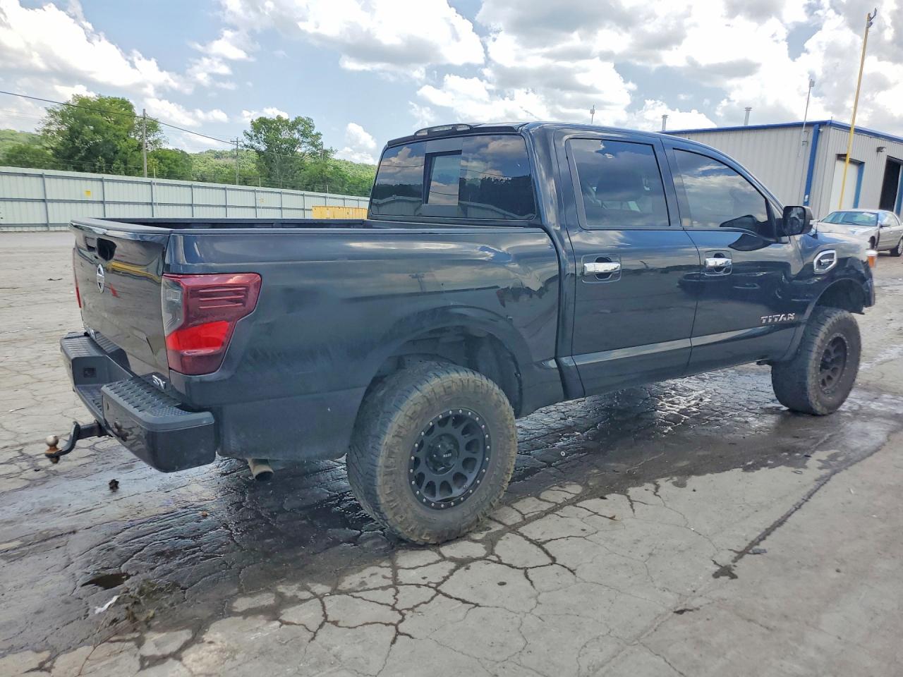 2017 NISSAN TITAN