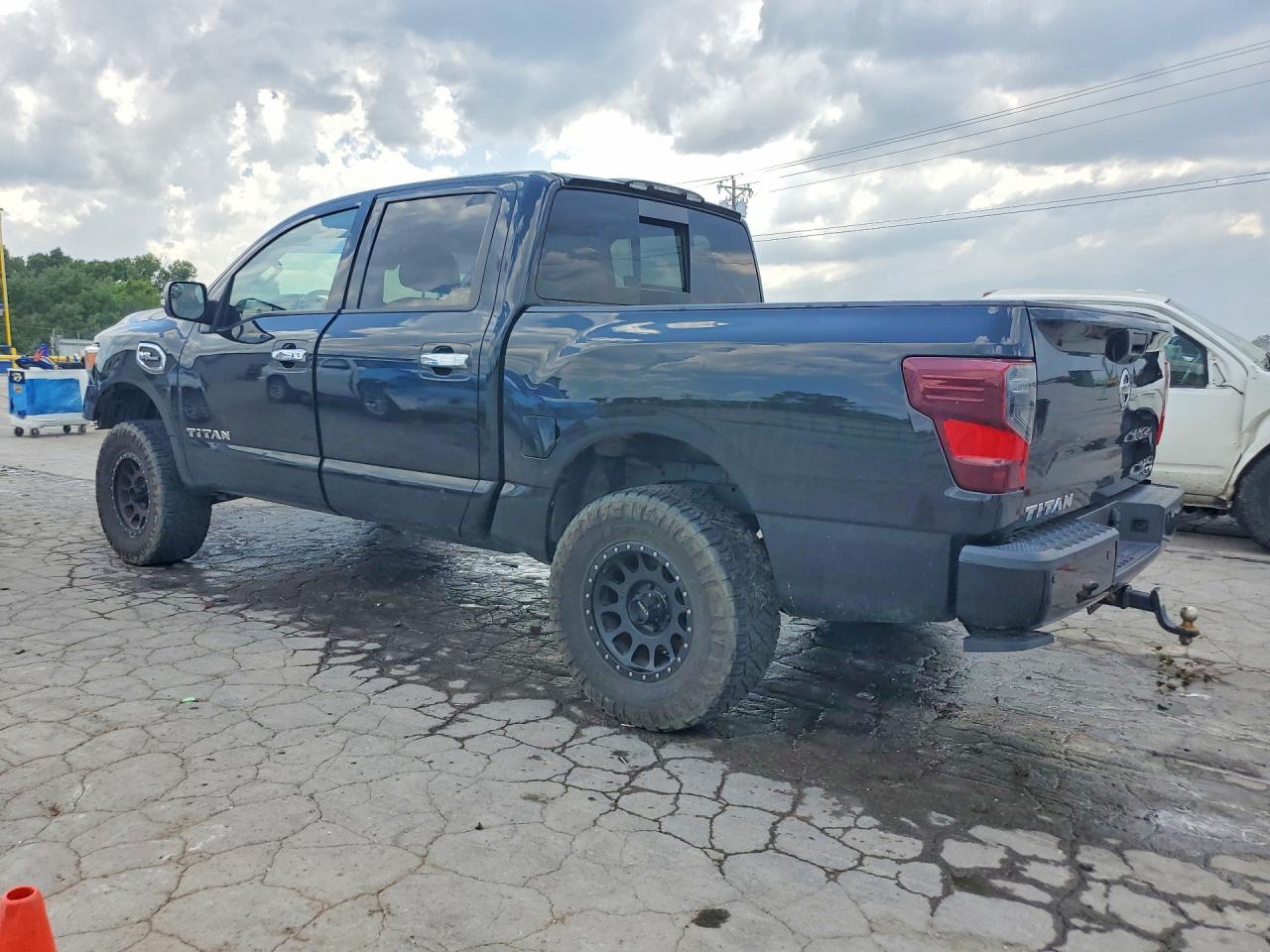 2017 NISSAN TITAN