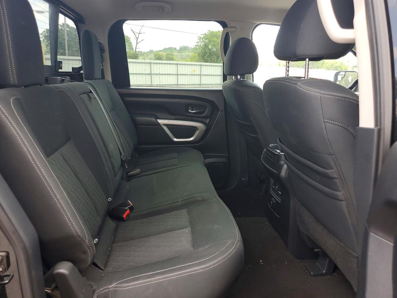 2017 NISSAN TITAN