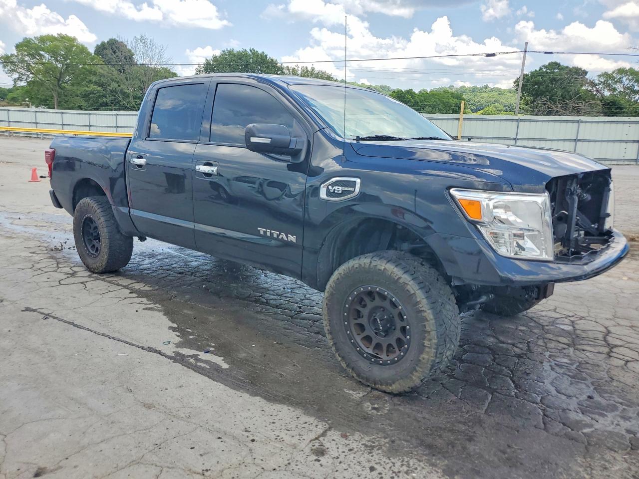 2017 NISSAN TITAN