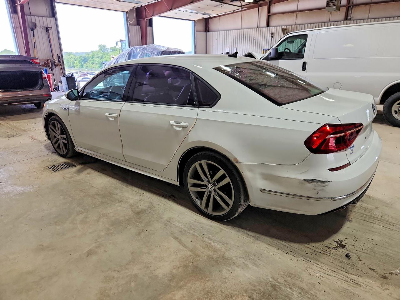 2018 VOLKSWAGEN PASSAT