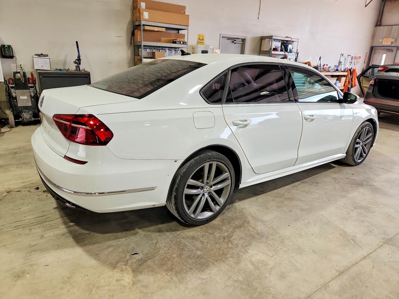 2018 VOLKSWAGEN PASSAT