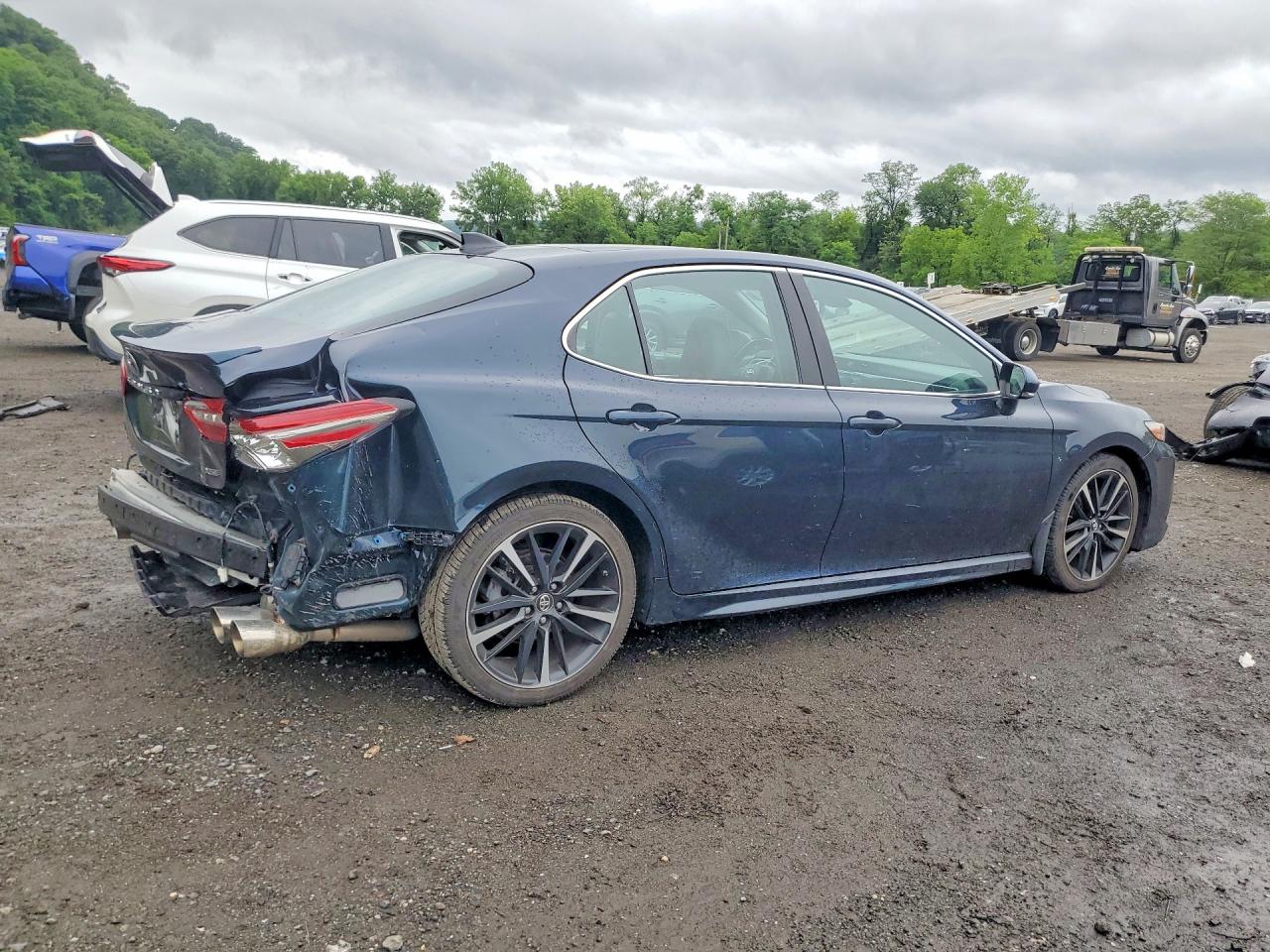 2018 TOYOTA CAMRY