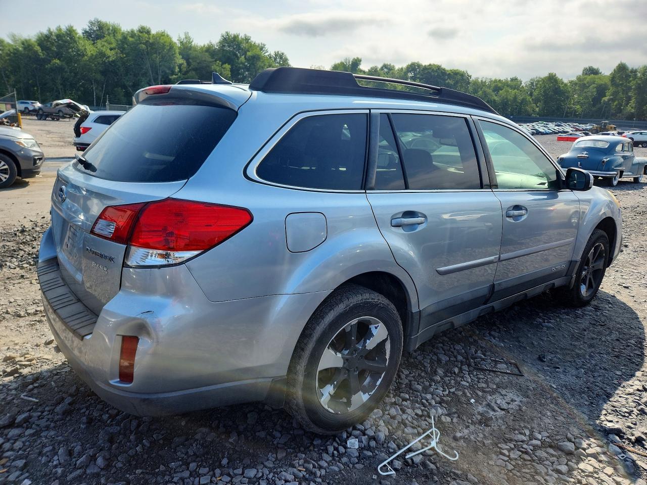 2013 SUBARU OUTBACK