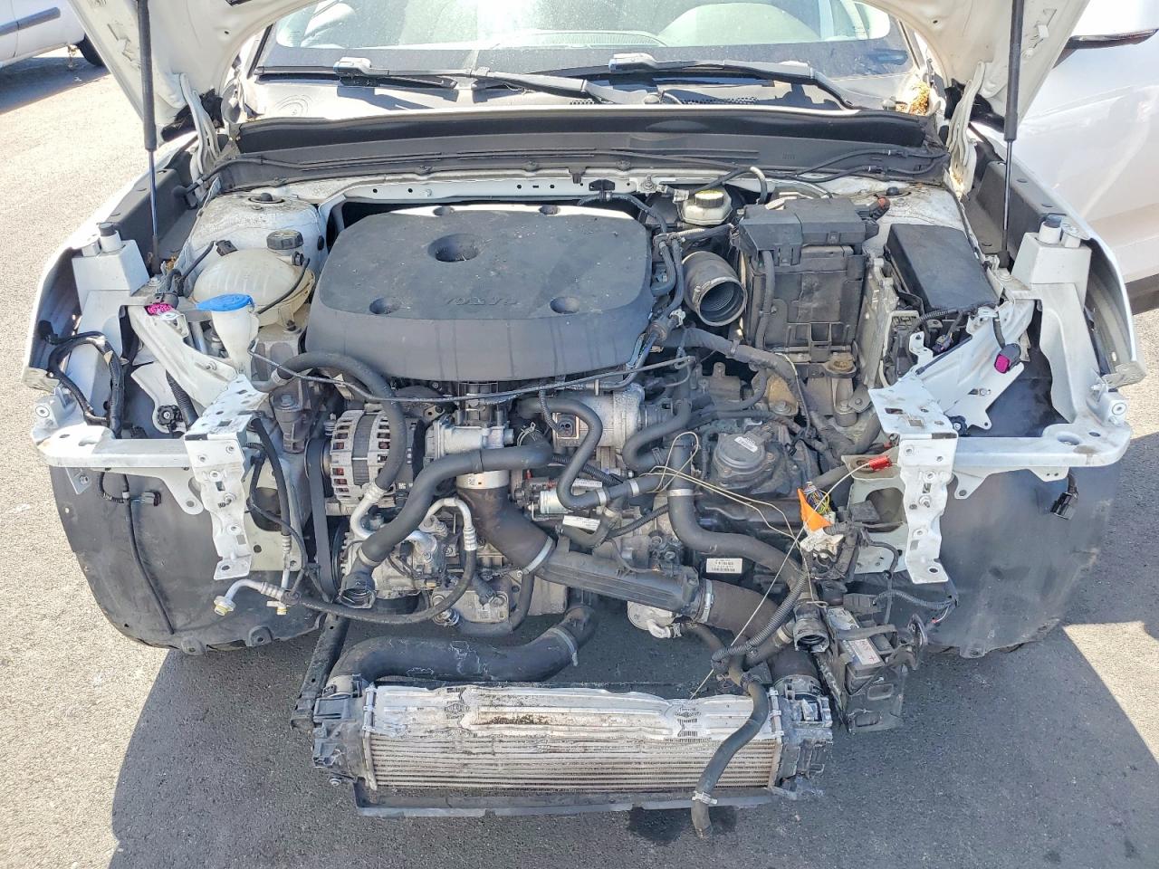 2019 VOLVO XC40