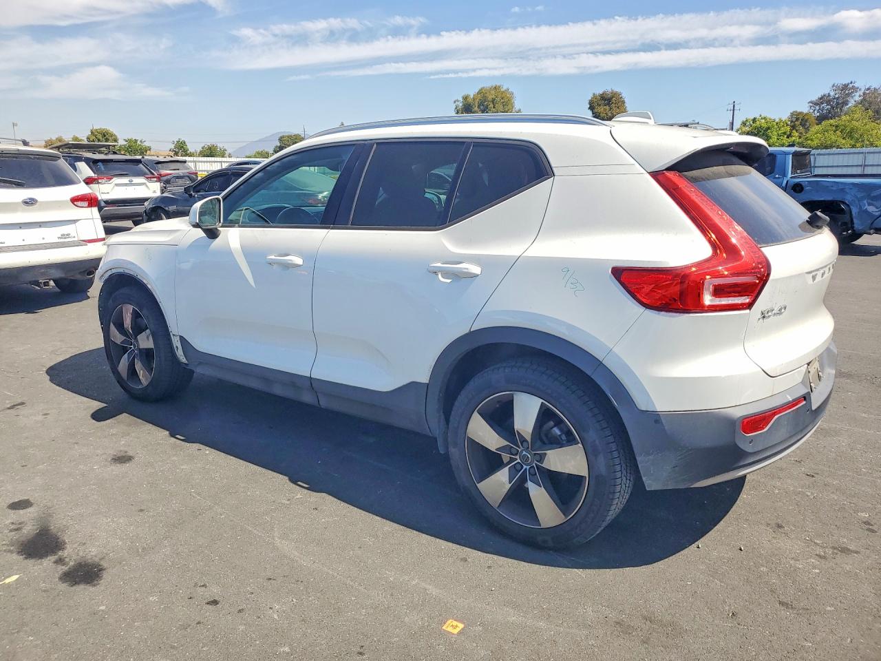 2019 VOLVO XC40
