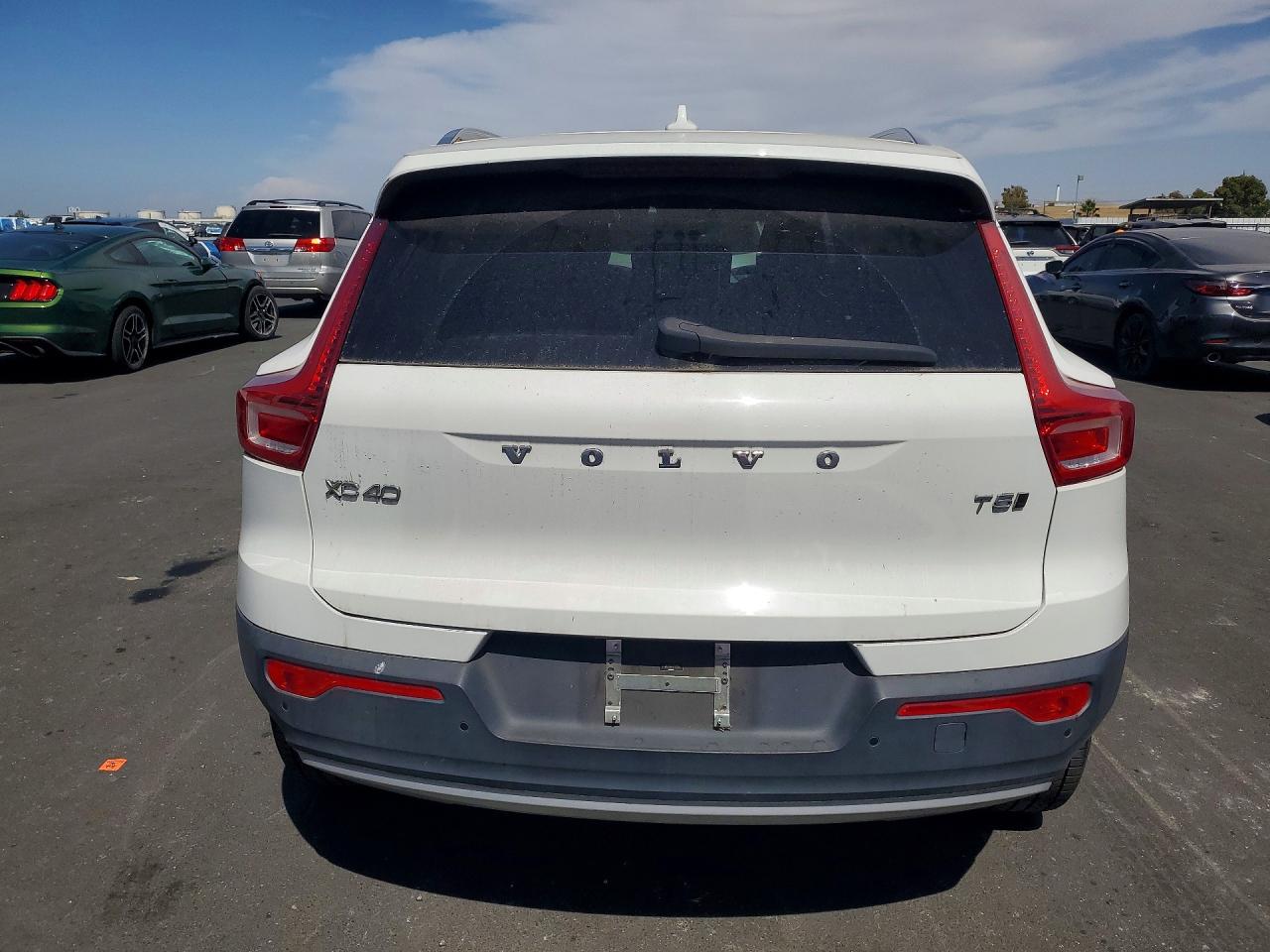 2019 VOLVO XC40