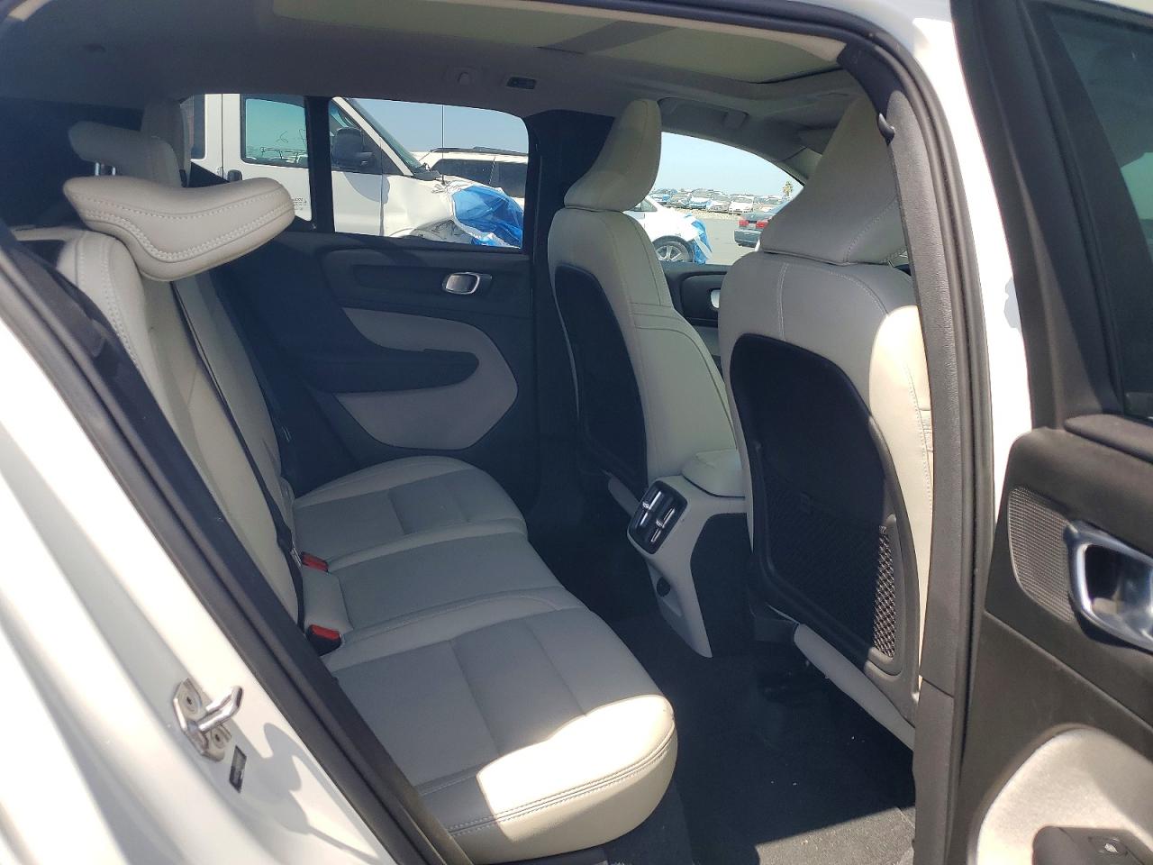 2019 VOLVO XC40