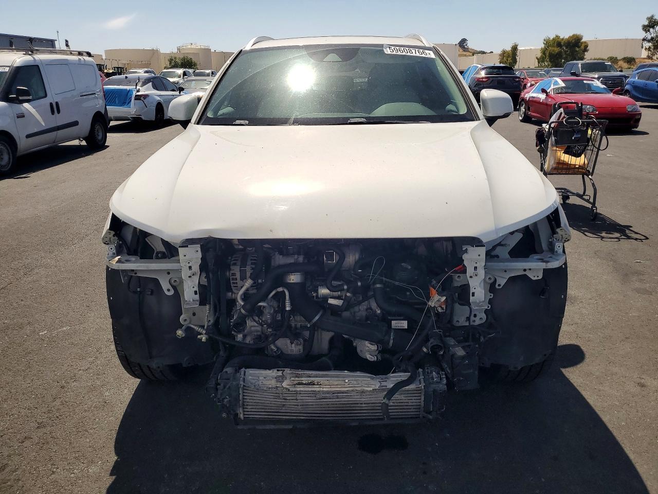 2019 VOLVO XC40