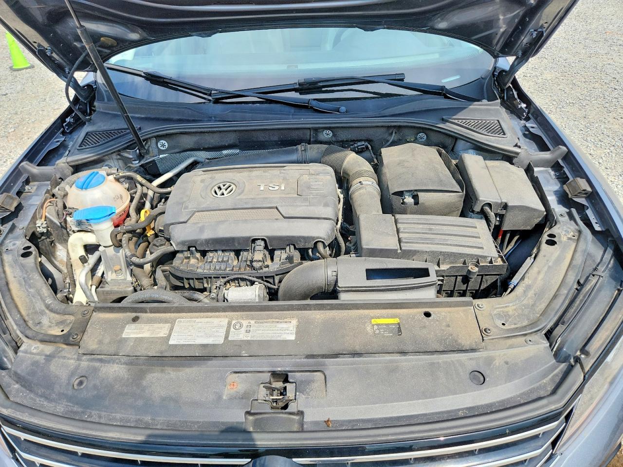 2016 VOLKSWAGEN PASSAT