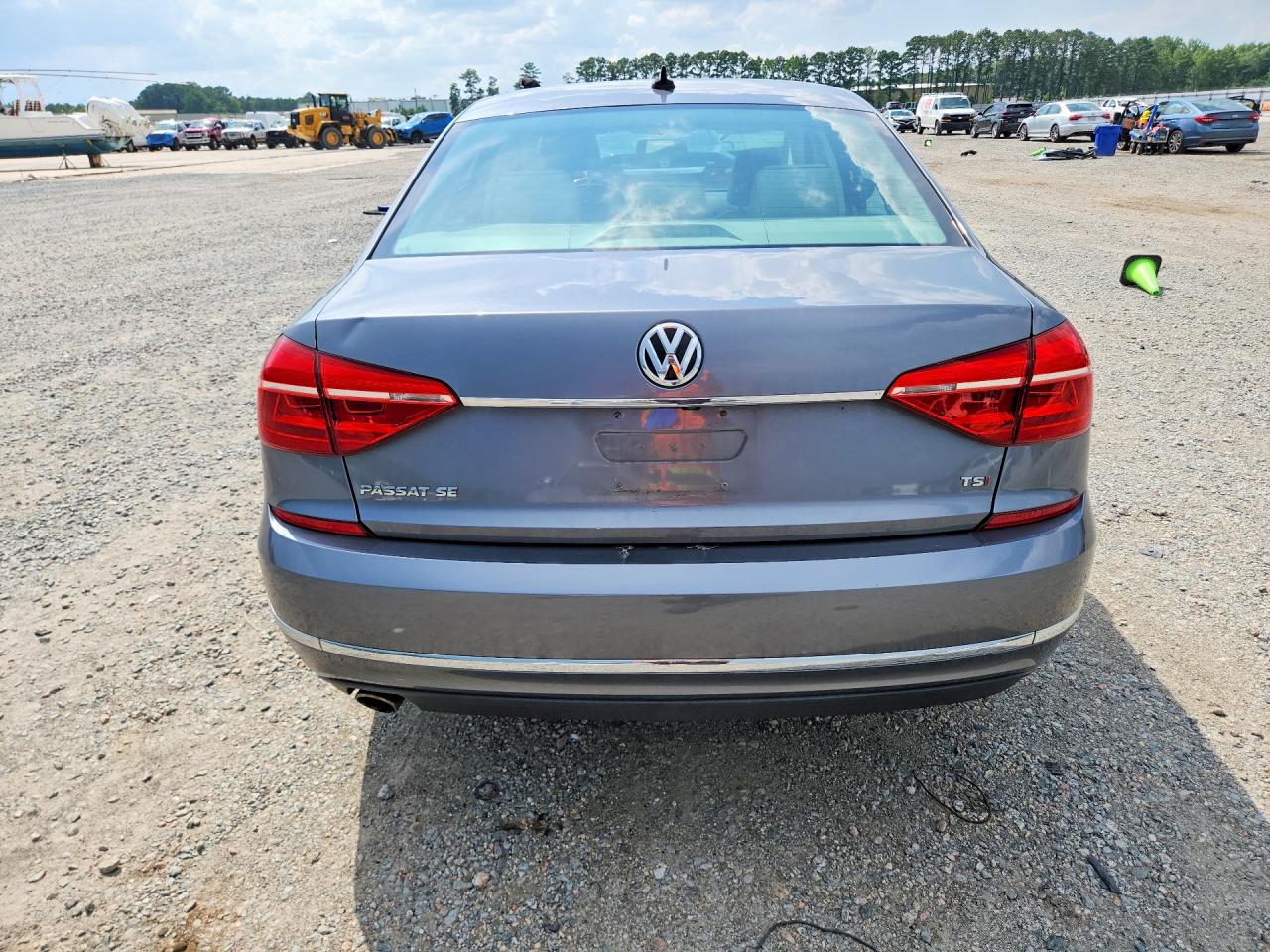 2016 VOLKSWAGEN PASSAT