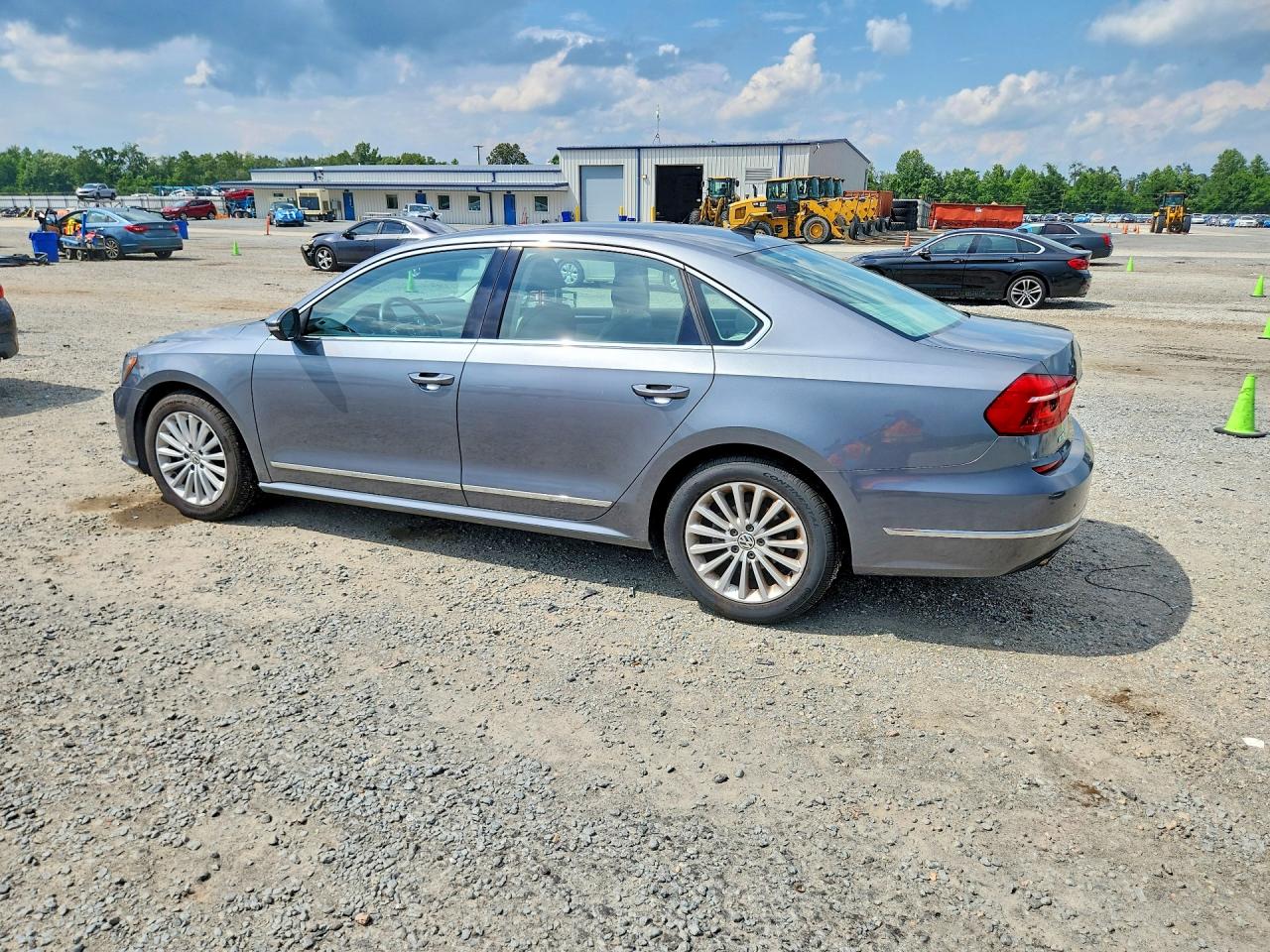 2016 VOLKSWAGEN PASSAT