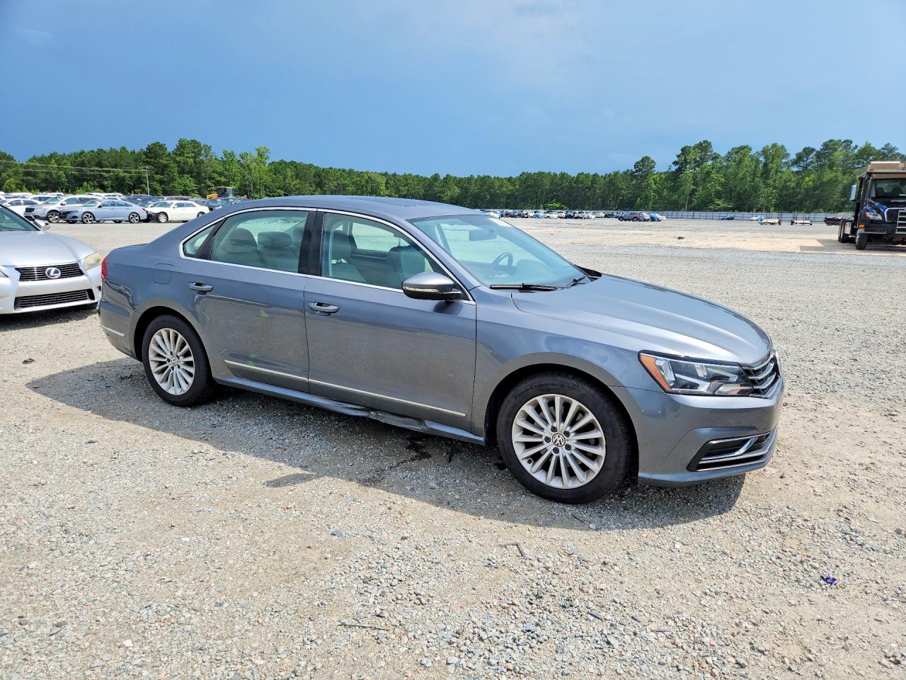 2016 VOLKSWAGEN PASSAT