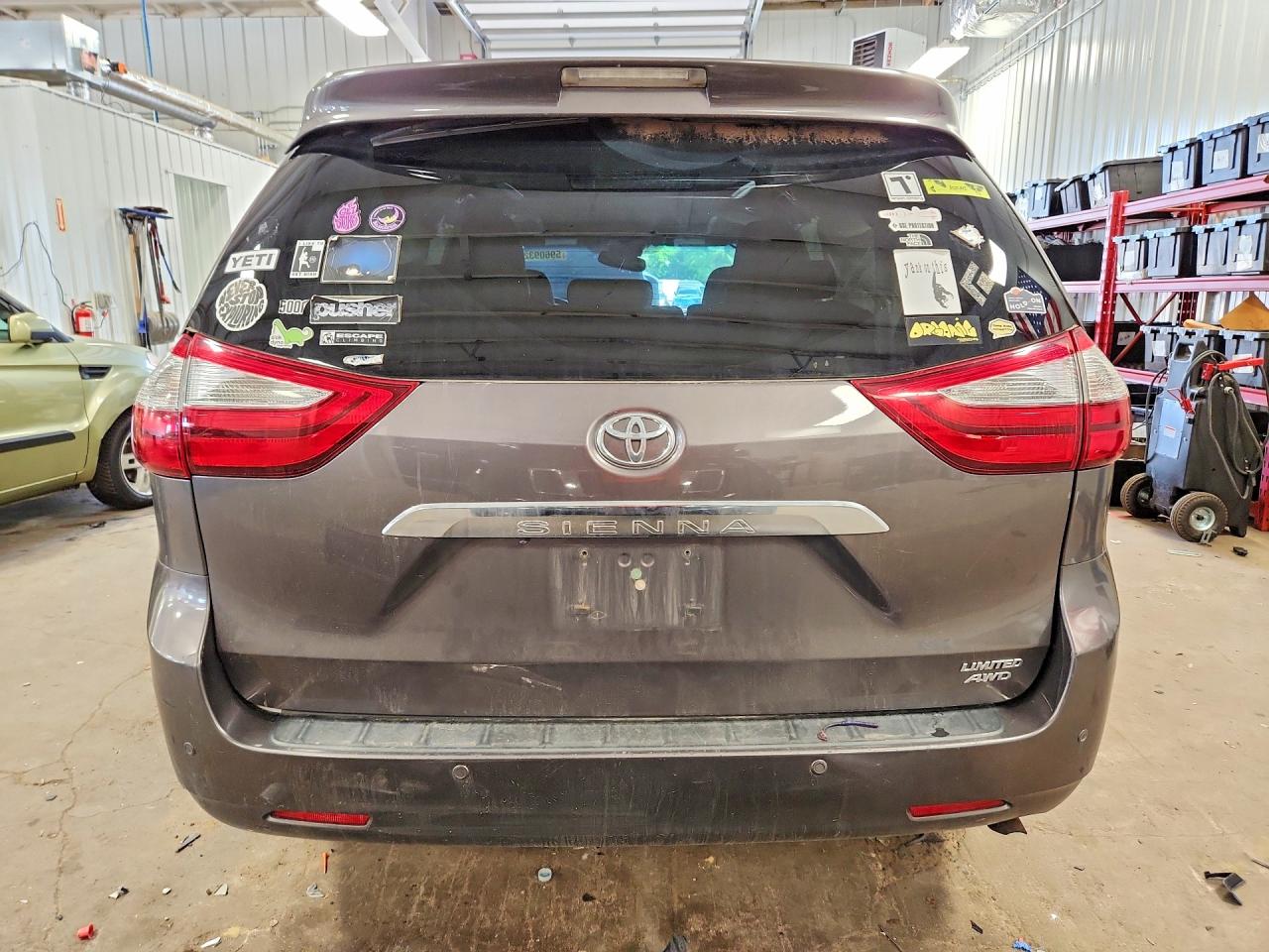 2015 TOYOTA SIENNA