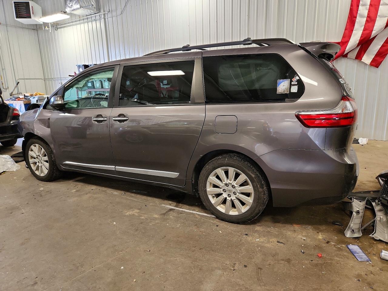 2015 TOYOTA SIENNA