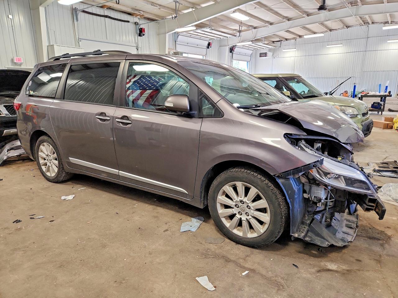 2015 TOYOTA SIENNA