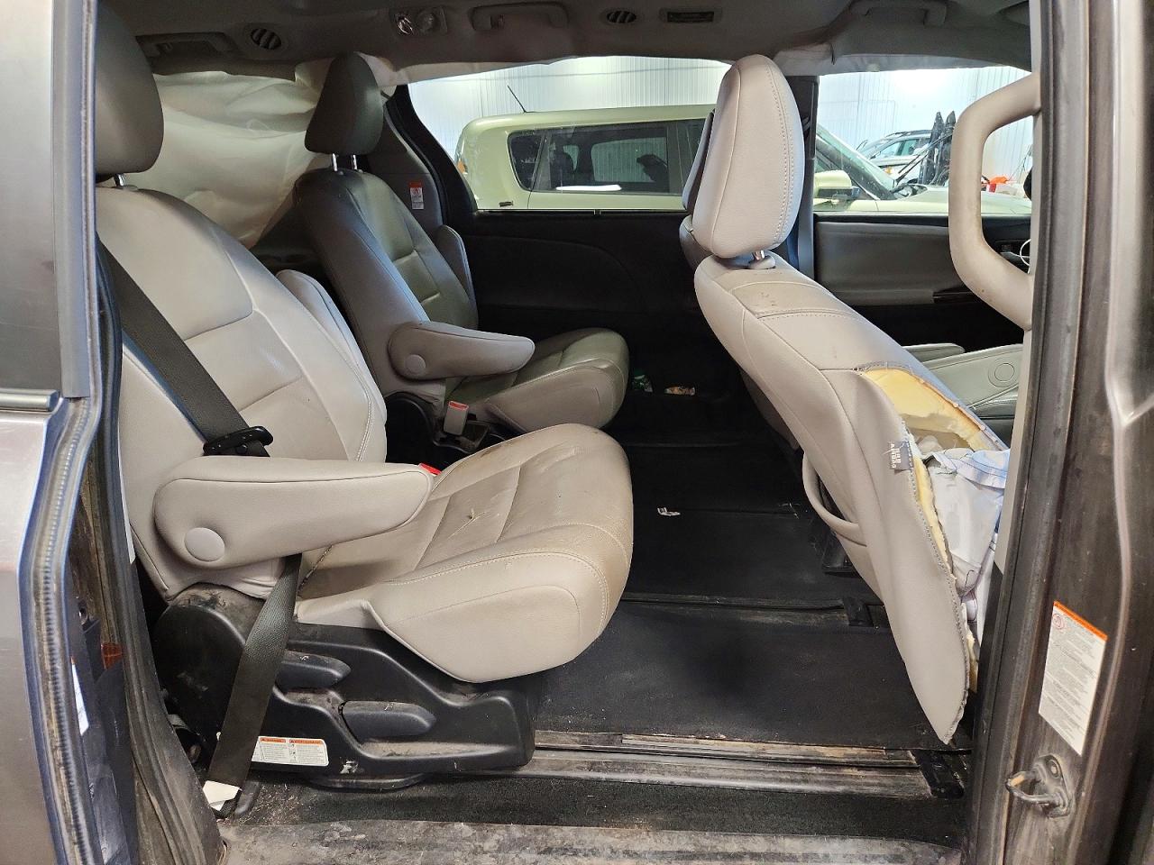 2015 TOYOTA SIENNA