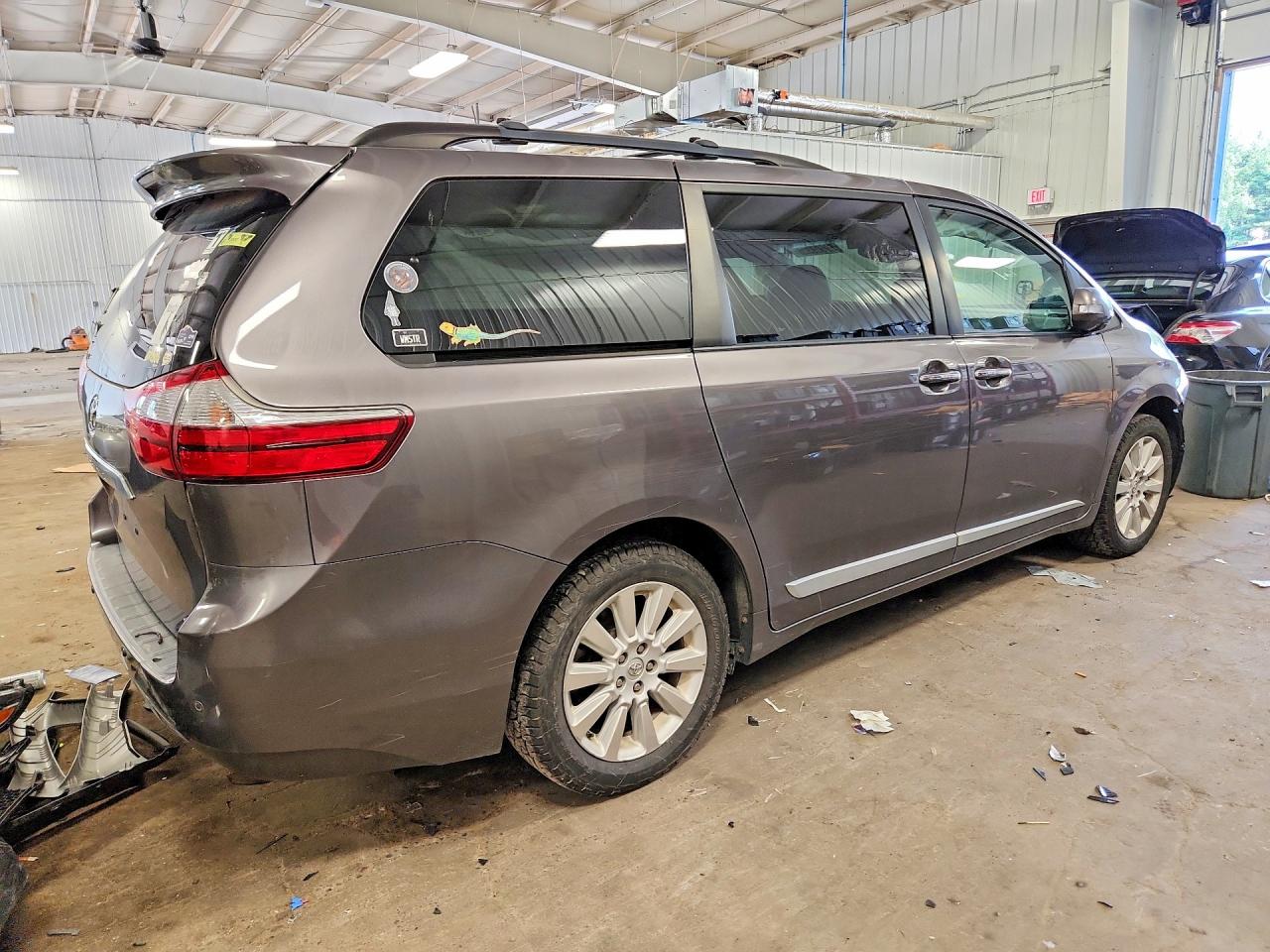 2015 TOYOTA SIENNA