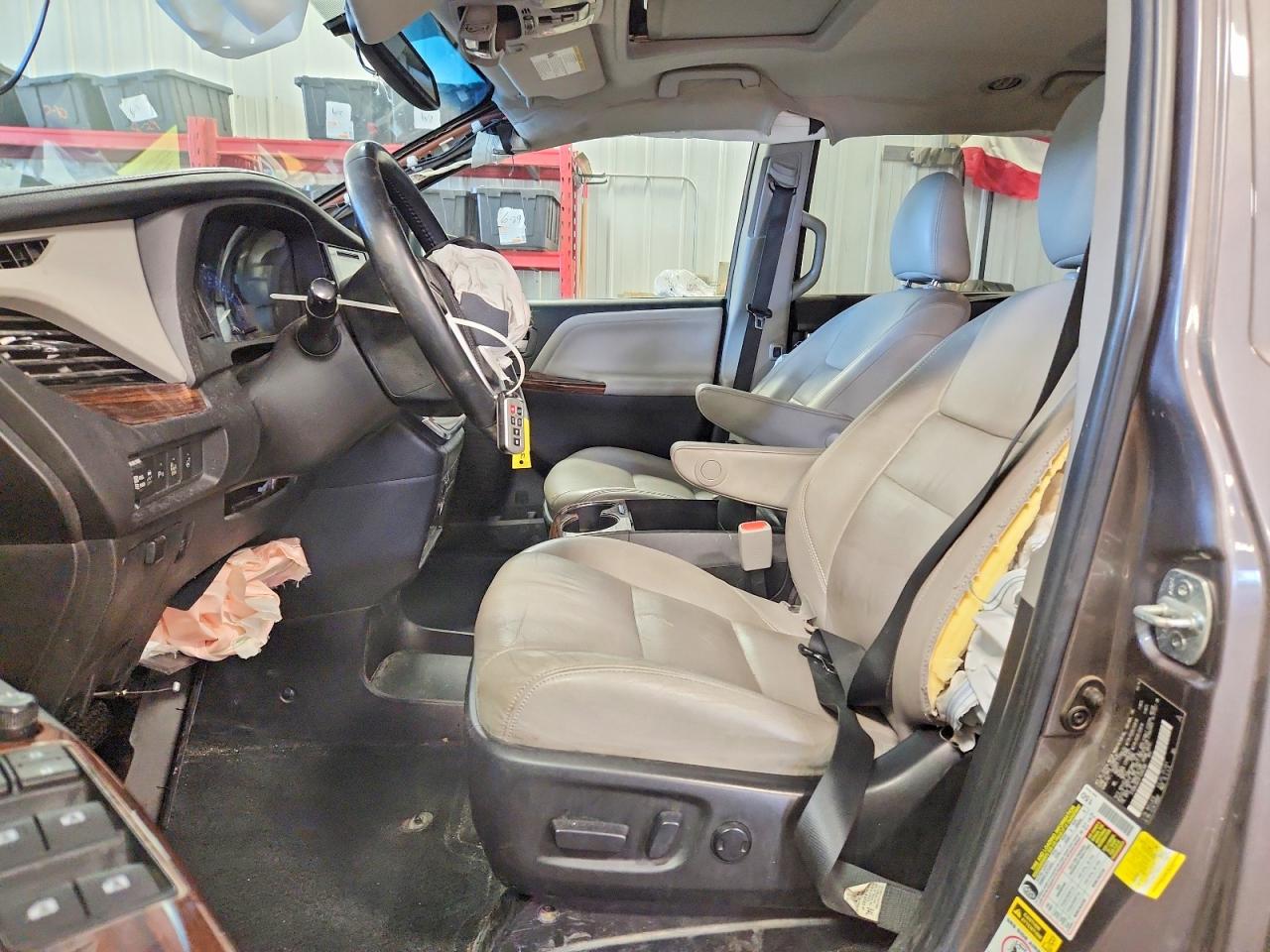 2015 TOYOTA SIENNA