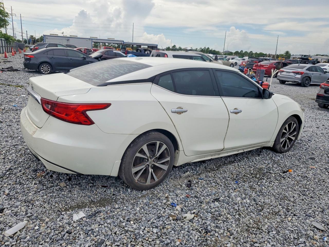 2017 NISSAN MAXIMA