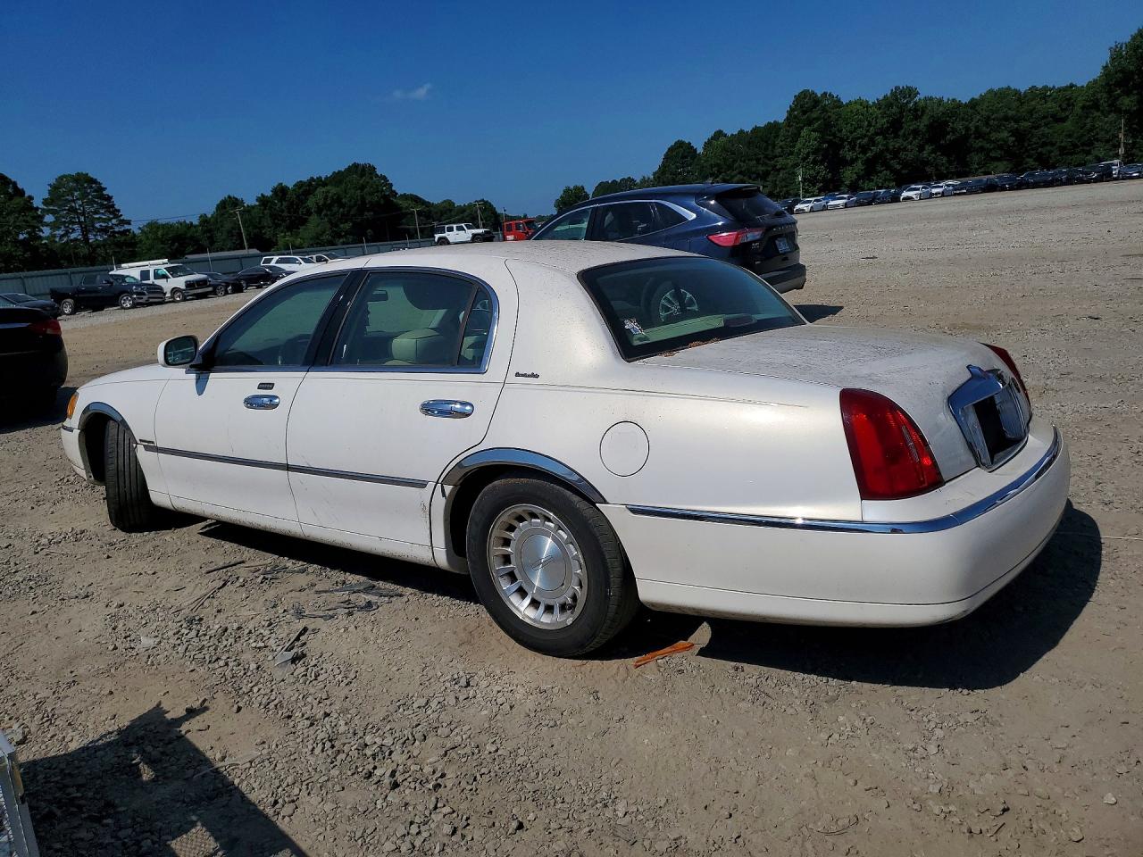 2000 LINCOLN TOWNCAR
